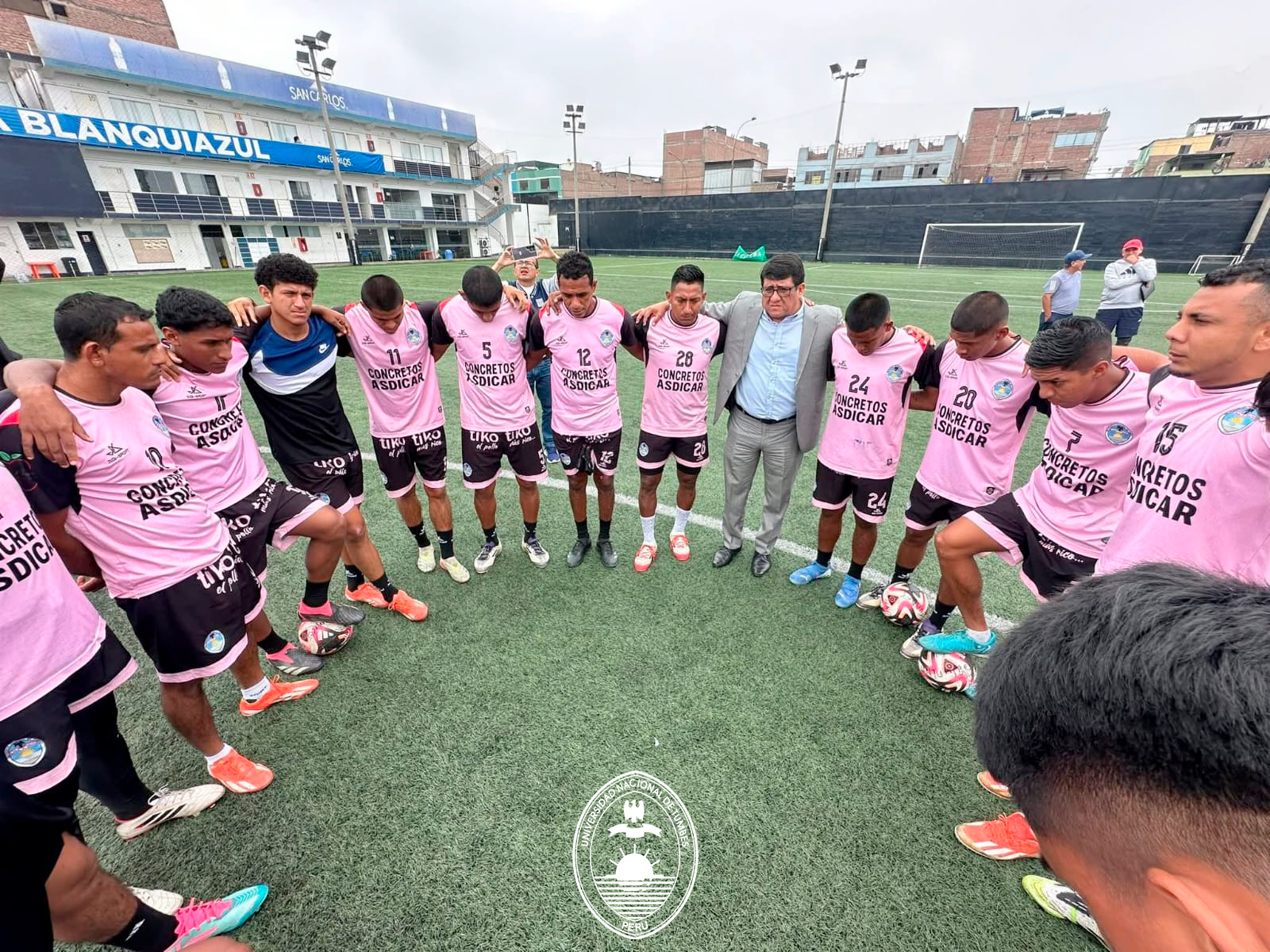 Equipo de la UNTUMBES, recibe el apoyo del congresista Héctor Ventura