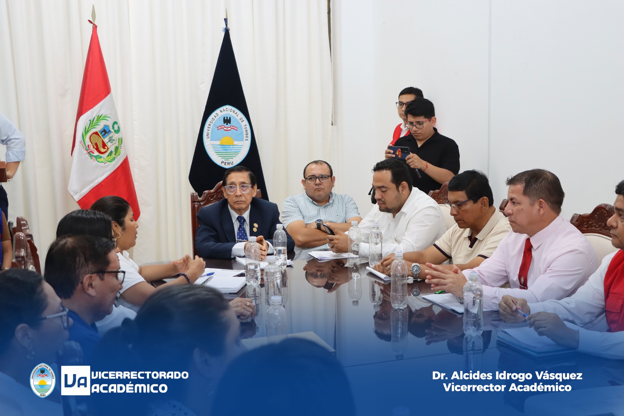 Reunión de asuntos académicos y de contratación docente